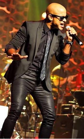 Singer Michael Stewart Rocking Hex Tie Black Diamond