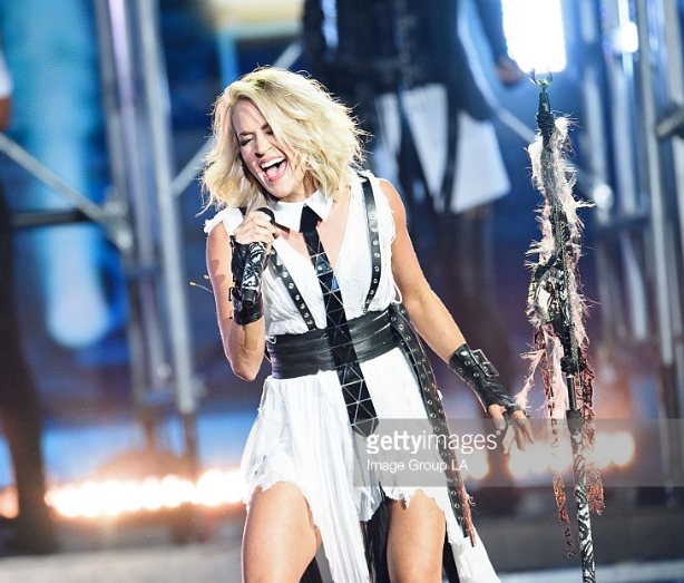 Carrie Underwood Rocks the Stage with Hextie